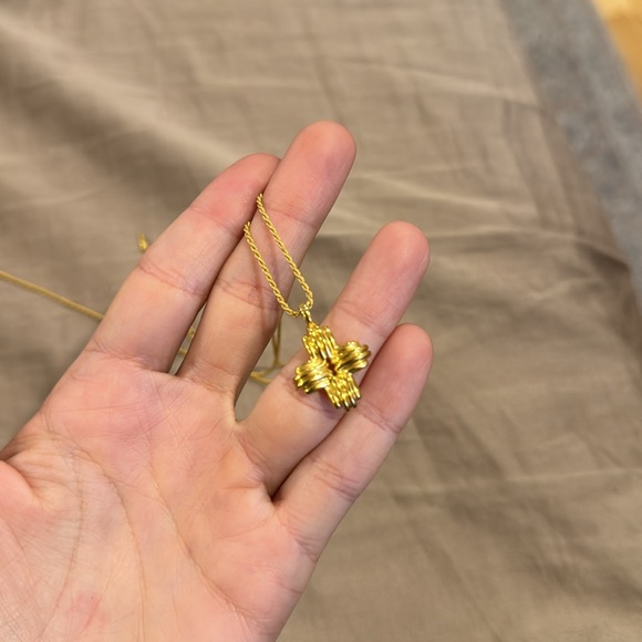 Missoma 18k Gold Large Ridge Cross Necklace Lucy Williams - Picture 4 of 7